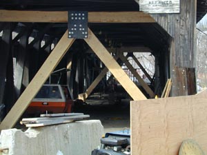 John Weaver's A-frame stabilizers. Photo by Joe Nelson, Feb. 22,
2001