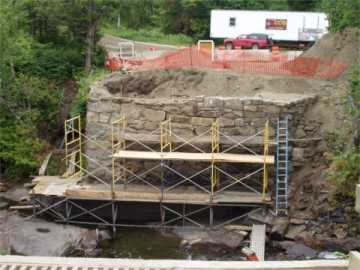 Greenbanks Hollow Bridge. Photo by Mert Leonard, Aug31,
2002.