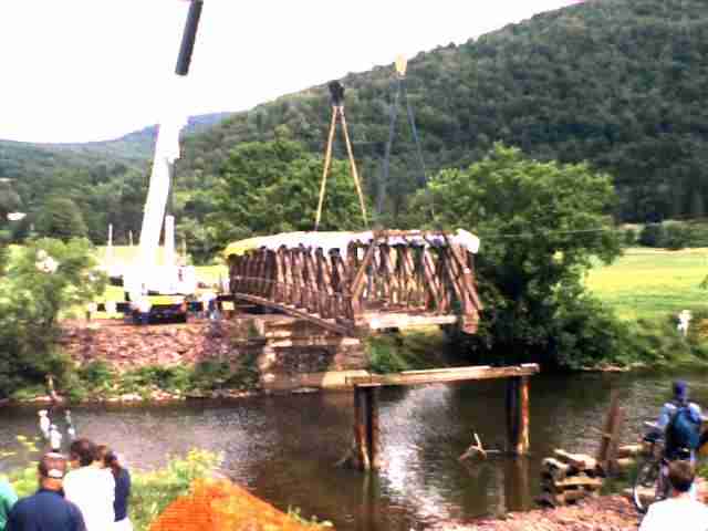 Hamden Bridge move:
Photo by Richard Wilson, 7/19/00