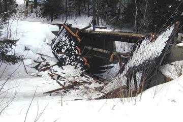 Power House Bridge. Photo by Joe Nelson, March 9,
2001
