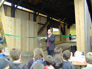 Governor Dean dedicates Lincoln Gap
Bridge in Warren. Photo by Joe Nelson, October 6, 2000