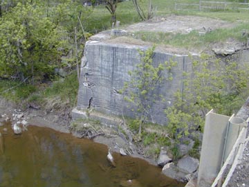 Browns River Bridge. Photo by Joe Nelson,
May 14, 2001